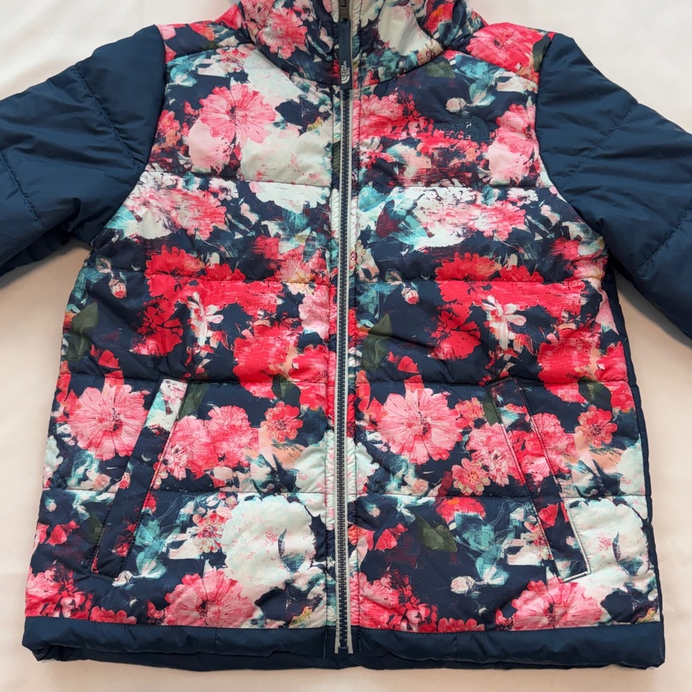 The North Face Reversible Hooded Jacket - Picture 2 of 12